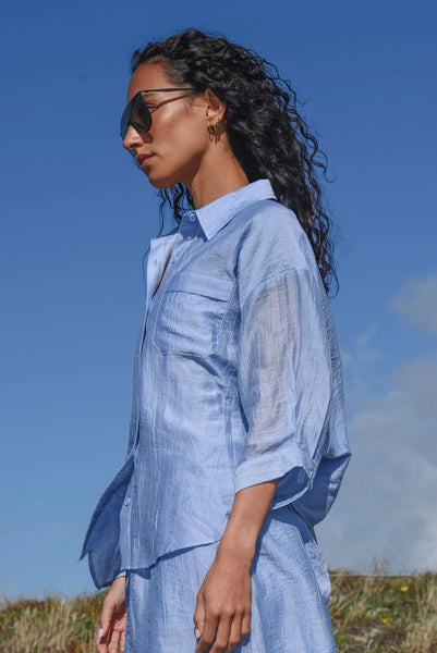 COOPER - UNBUTTONRD + UNBORTHERED SHIRT - CORNFLOWER BLUE