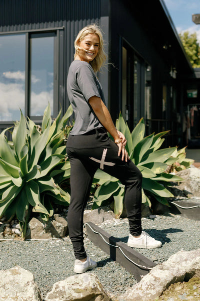 Homelee - Apartment Pants - Black w BLOSSOM DAISY X