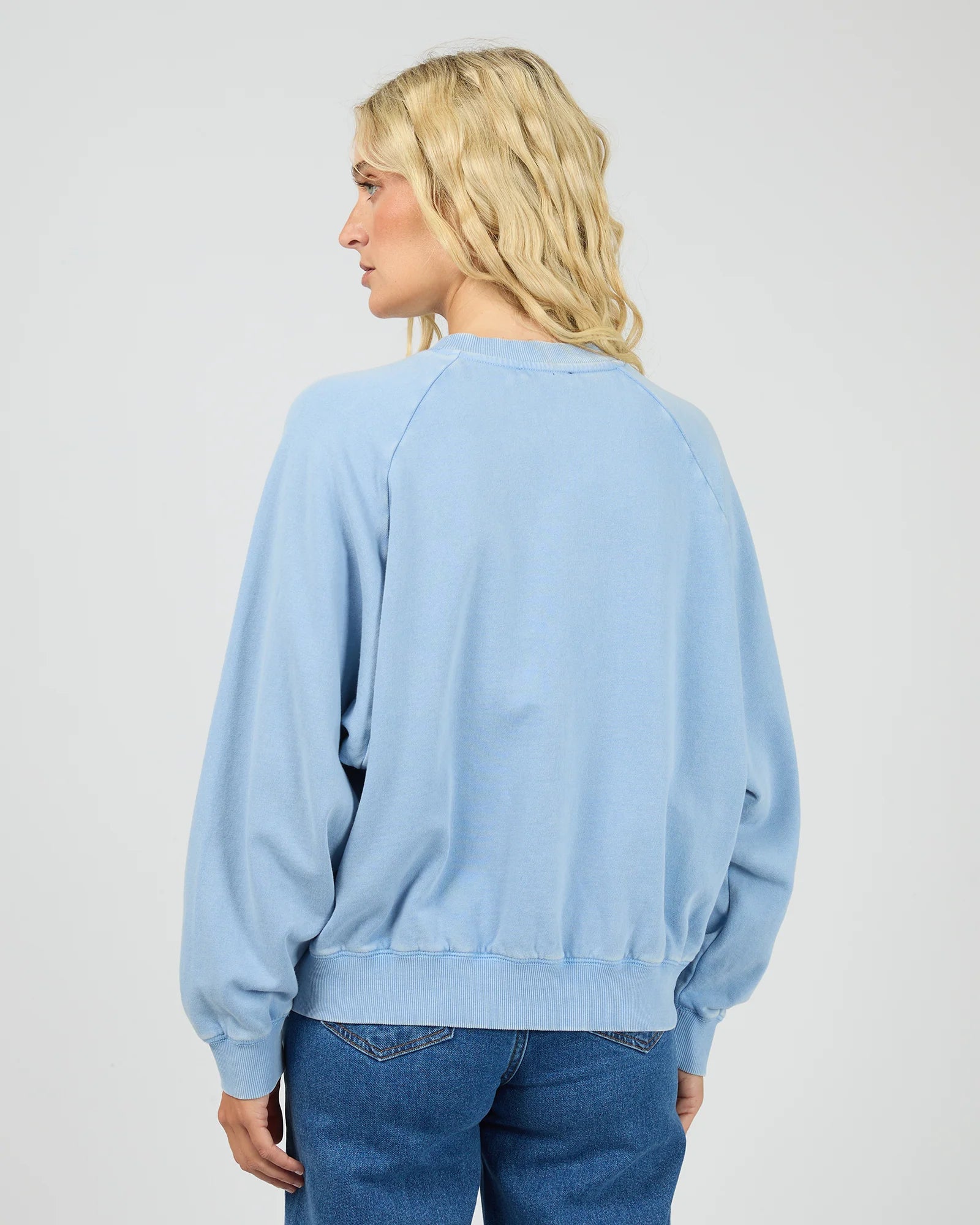 ALL ABOUT EVE - FLYNN WASHED BOX RAGLAN CREW - BLUE