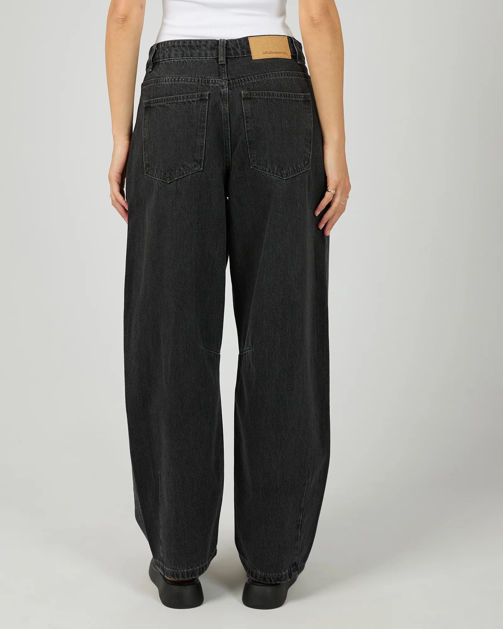 ALL ABOUT EVE - HALLIE BARREL LEG JEAN - COAL