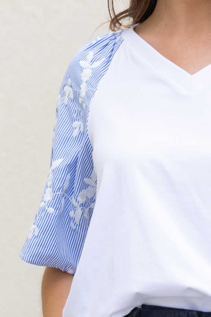 AMAYA - SARAH T-SHIRT EMBROIDERED BLUE