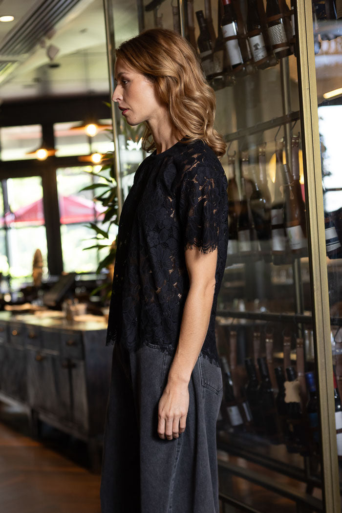 AMAYA - HELEN T-SHIRT - LACE - BLACK