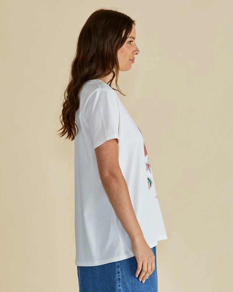 BETTY BASICS - ELLIA CREW TEE - BOM DIA PARIA PRINT - WHITE