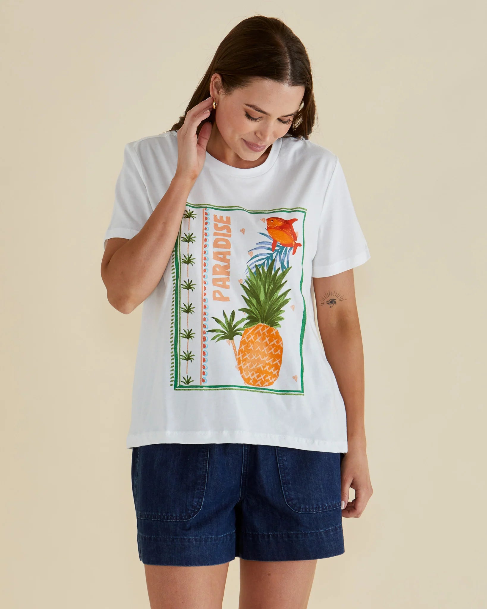 BETTY BASICS - ELLIA CREW TEE - PARADISE BEACH PRINT - WHITE