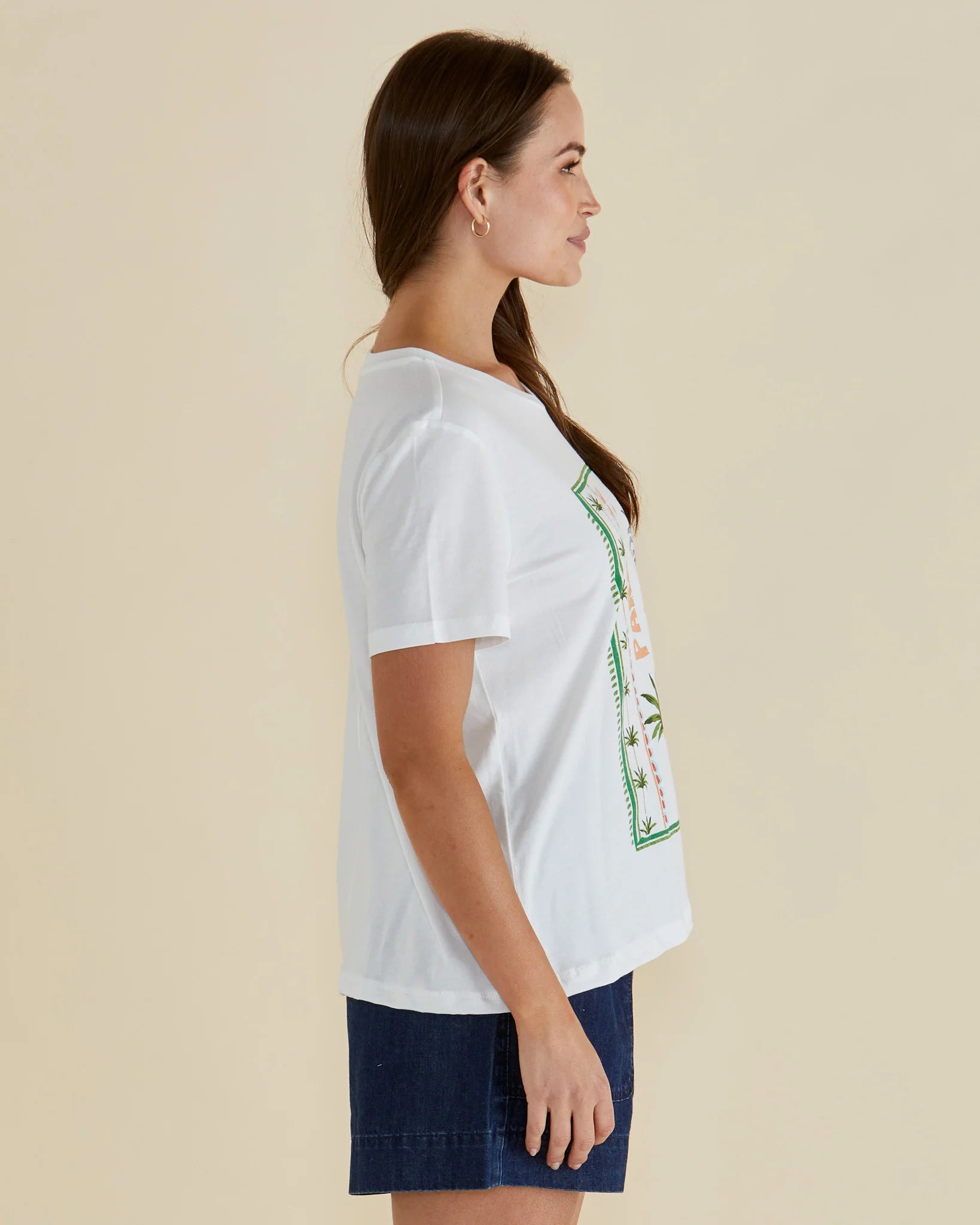 BETTY BASICS - ELLIA CREW TEE - PARADISE BEACH PRINT - WHITE