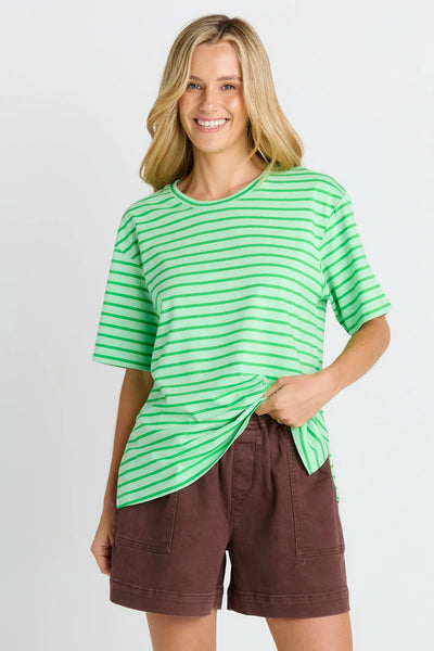BETTY BASICS - RELAX BOXY TEE - GREEN STRIPE/GREEN