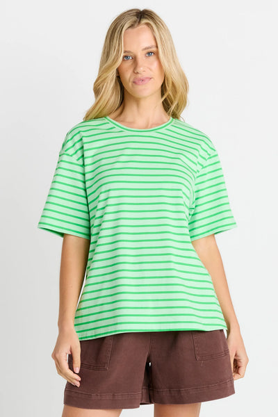 BETTY BASICS - RELAX BOXY TEE - GREEN STRIPE/GREEN