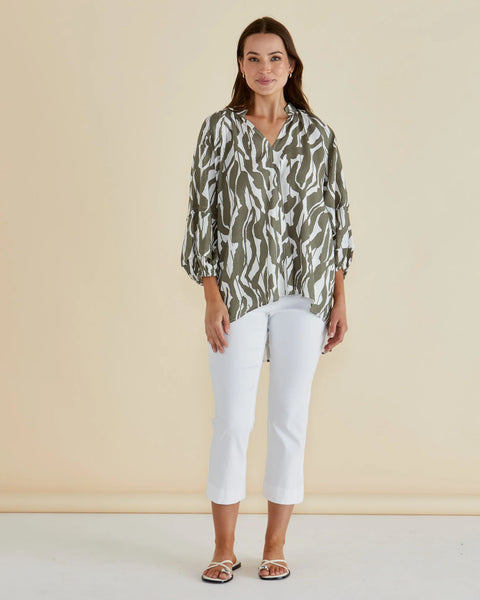 BETTY BASICS - GRAZIA BLOUSE - OLIVE GEO PRINT