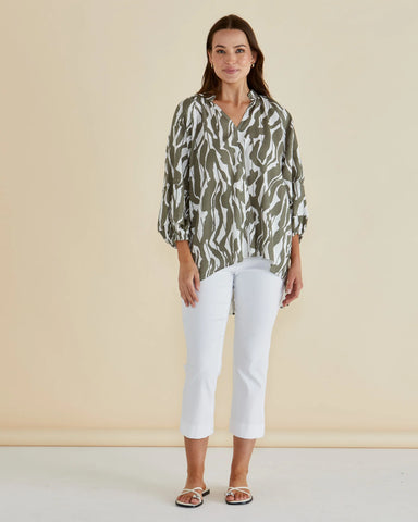 BETTY BASICS - GRAZIA BLOUSE - OLIVE GEO PRINT