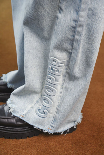 COOPER - SHE'S THE EM-BOSS JEAN - COOL WASH DENIM