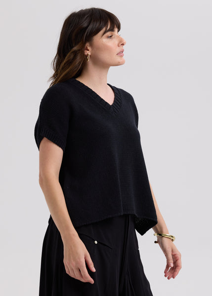 LD & CO - TEXTURE V TOP - BLACK