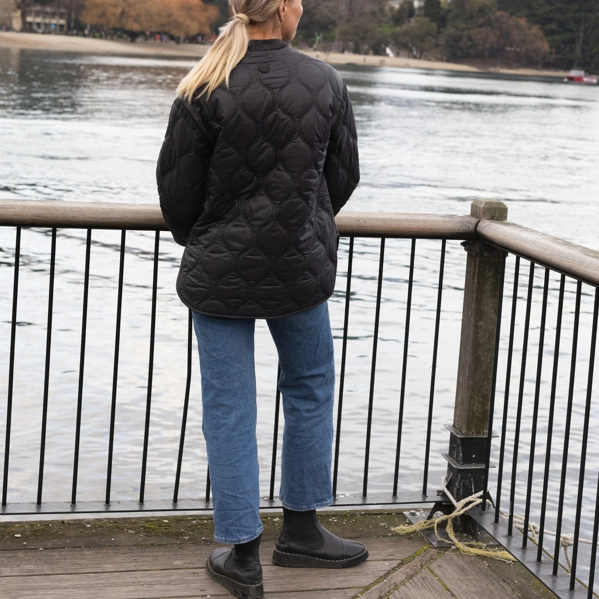 MOKE - TALEI - WOMEN'S QUILT BOMBER - BLACK
