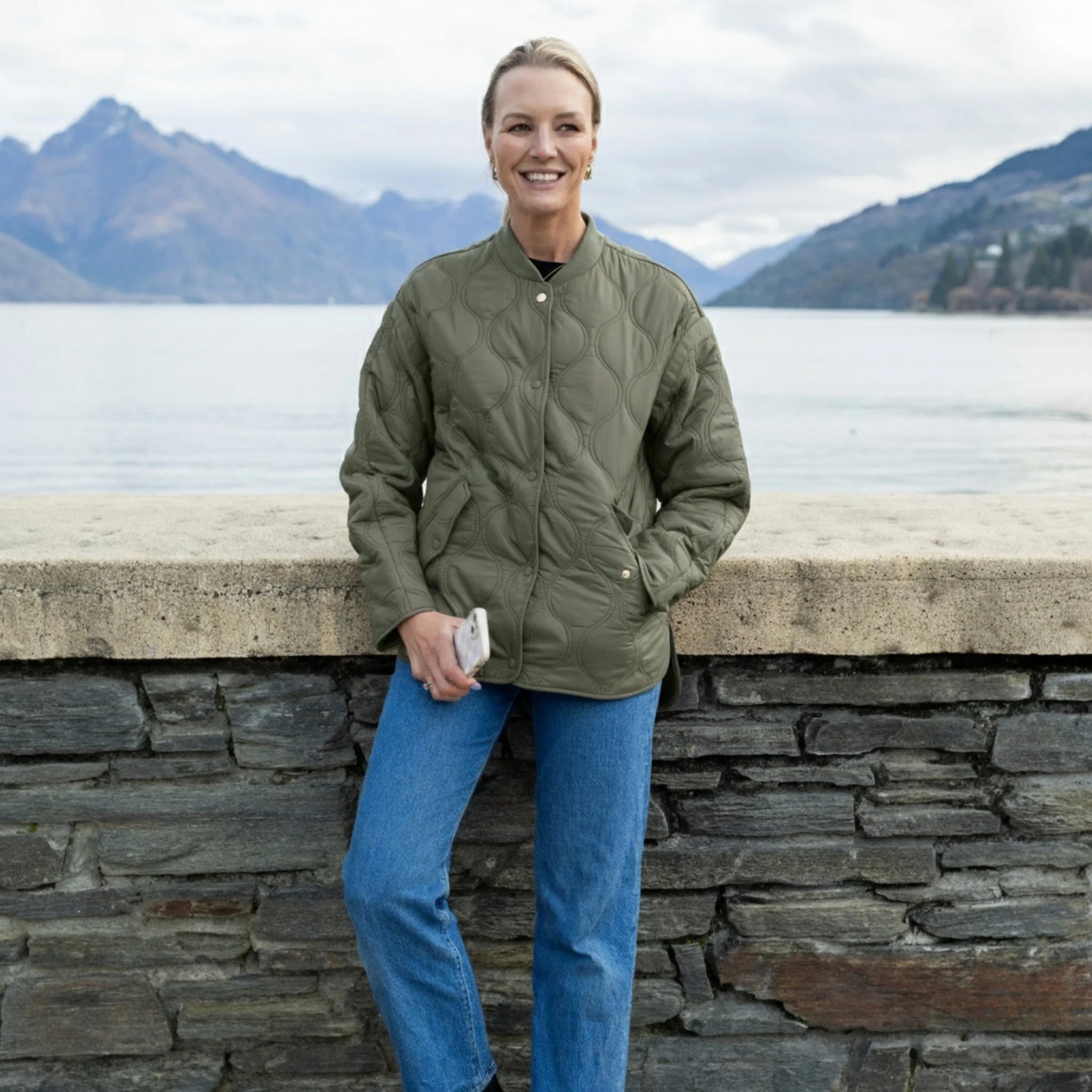 MOKE - TALEI - WOMEN'S QUILT BOMBER - OLIVE GREEN
