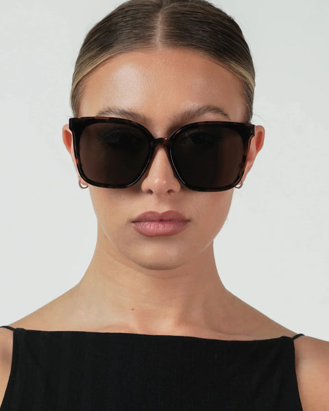 OTRA - BETTY - TORT/SMOKE