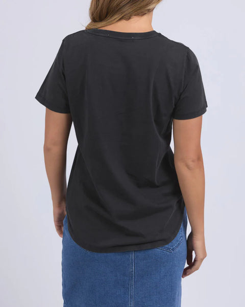 Foxwood - FLOWERS TEE - WASHED BLACK