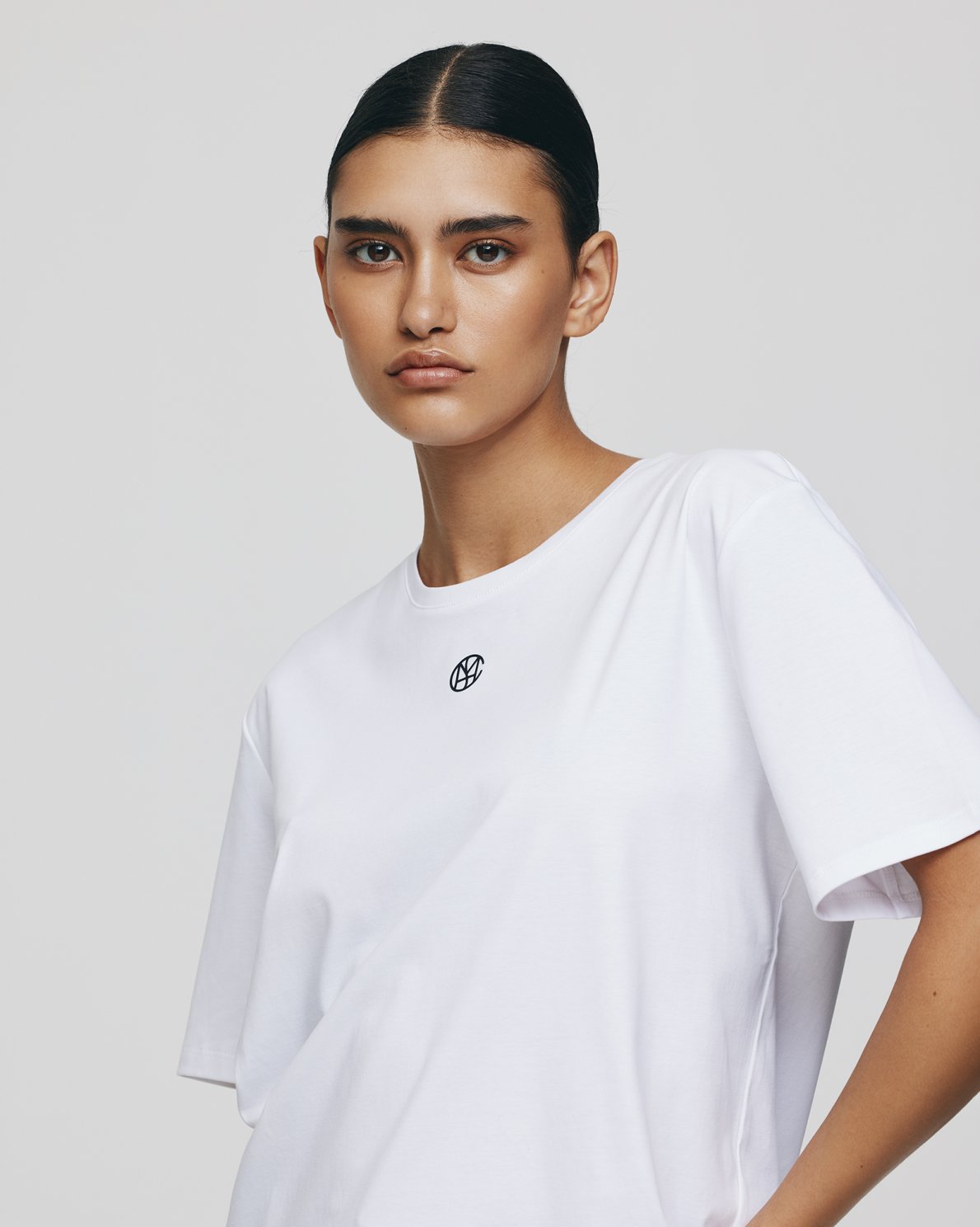 MSCH - MELEA ICON TEE - WHITE/BLACK