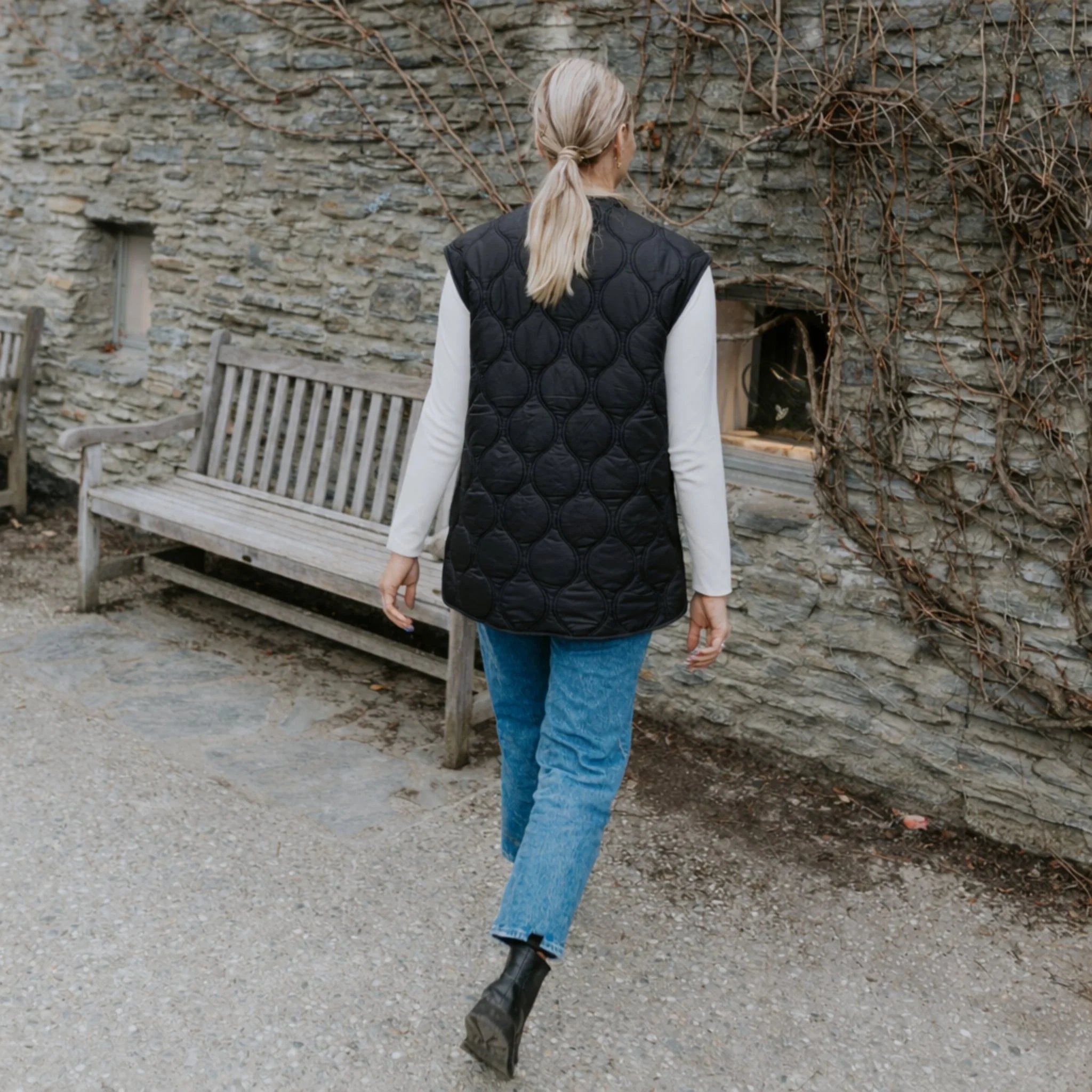 MOKE - NEVE WOMEN'S QUILTED VEST - BLACK