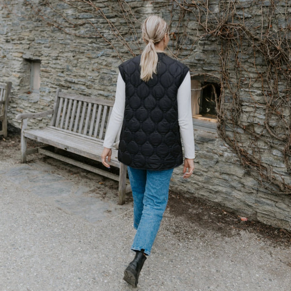 MOKE - NEVE WOMEN'S QUILTED VEST - BLACK
